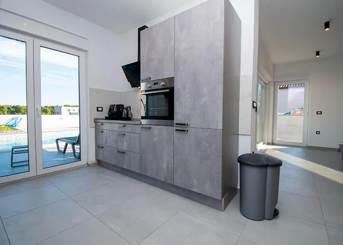 Elite 1 & 2 With Two Pools Вілла Пула