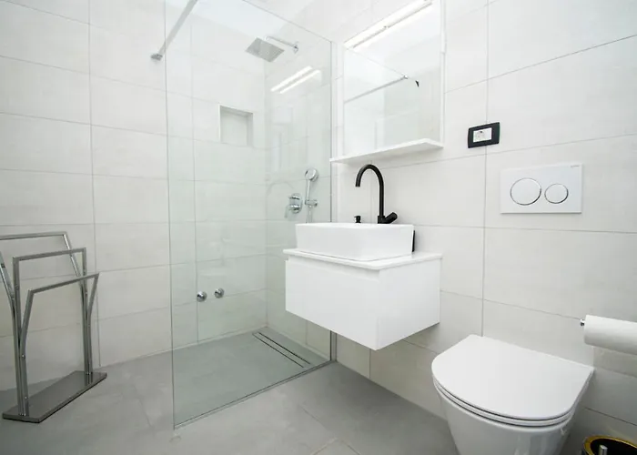 Elite 1 & 2 With Two Pools Пула