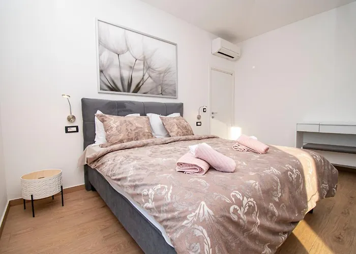 Elite 1 & 2 With Two Pools Вілла *