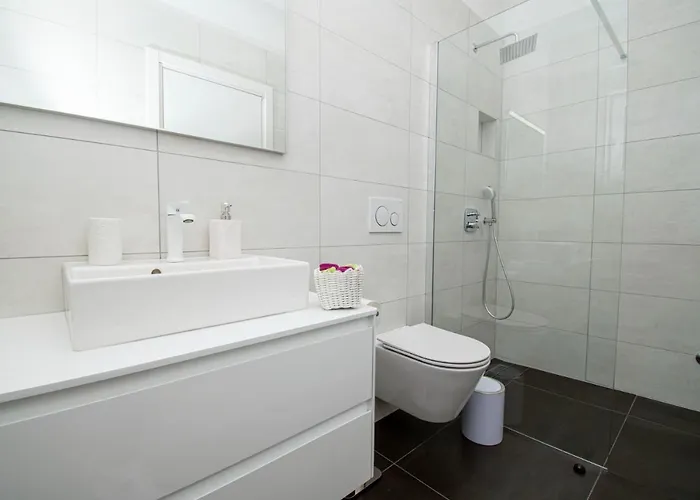 Elite 1 & 2 With Two Pools Pula