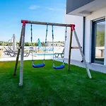 Villa Elite 1 & 2 With Two Heated Pools - By Istrabook Пула