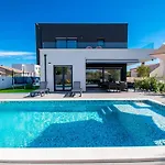 Villa Elite 1 & 2 With Two Heated Pools - By Istrabook *