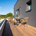Villa Elite 1 & 2 With Two Heated Pools - By Istrabook Вілла Пула