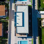Вілла Villa Elite 1 & 2 With Two Heated Pools - By Istrabook *