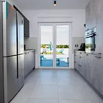 Villa Elite 1 & 2 With Two Heated Pools - By Istrabook Пула