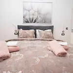 Вілла Villa Elite 1 & 2 With Two Heated Pools - By Istrabook Пула