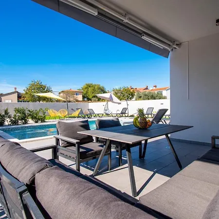 Elite 1 & 2 With Two Pools Pula