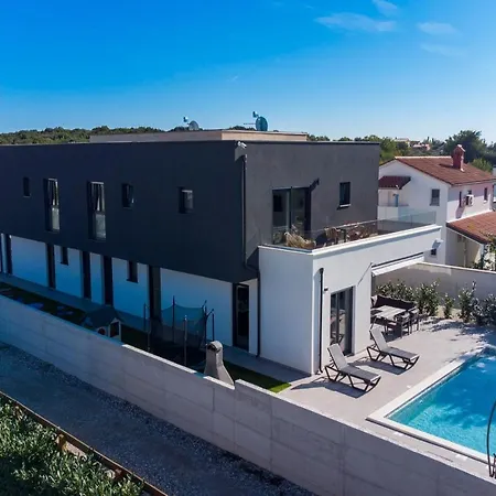 Villa Elite 1 & 2 With Two Heated Pools - By Istrabook * Пула