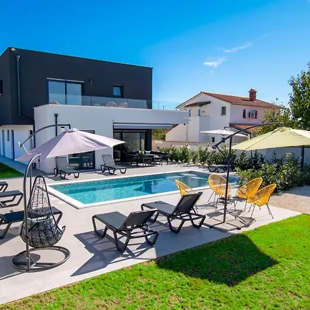 Вілла Villa Elite 1 & 2 With Two Heated Pools - By Istrabook *