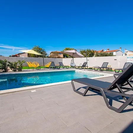 Villa Elite 1 & 2 With Two Heated Pools - By Istrabook * Пула