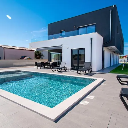 Elite 1 & 2 With Two Pools Villa Pula