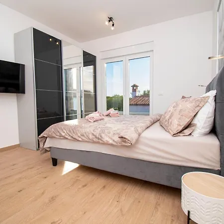 Elite 1 & 2 With Two Pools *