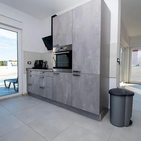 Elite 1 & 2 With Two Pools Villa Pula