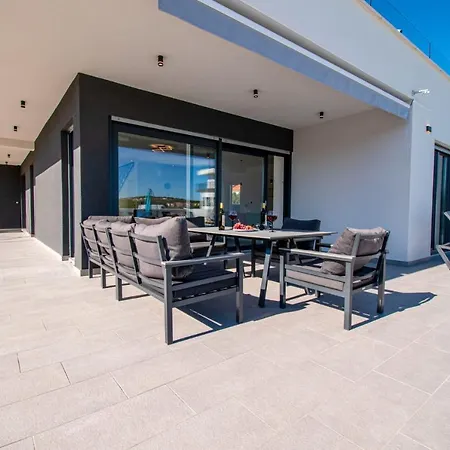 Вілла Villa Elite 1 & 2 With Two Heated Pools - By Istrabook Пула