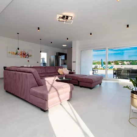 Villa Elite 1 & 2 With Two Heated Pools - By Istrabook Пула