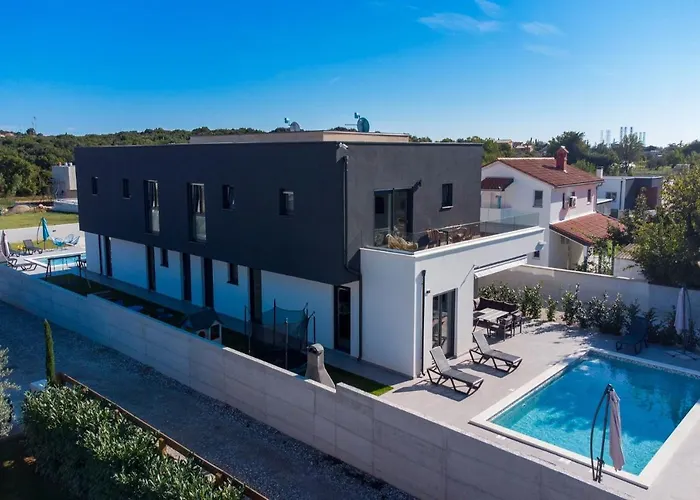 Villa Elite 1 & 2 With Two Pools * Pula