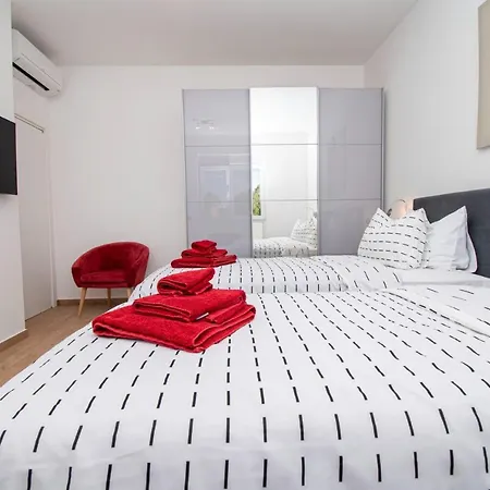 Vila Elite 1 & 2 With Two Pools Pula