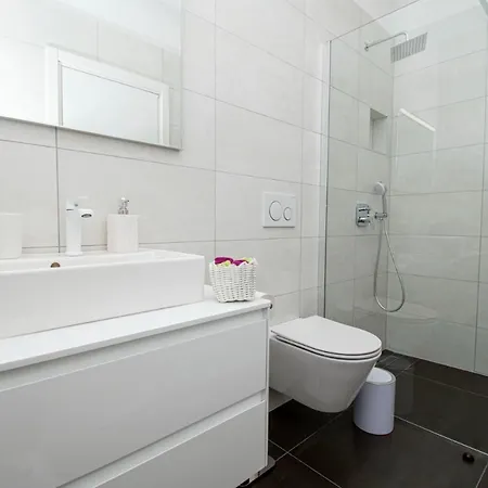 Elite 1 & 2 With Two Pools Pula