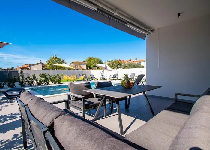 Elite 1 & 2 With Two Pools Pula