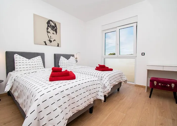 Elite 1 & 2 With Two Pools Pula