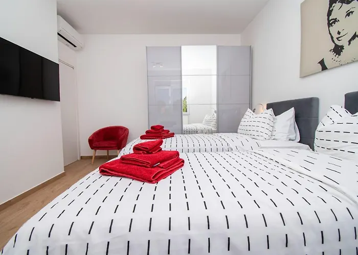 Villa Elite 1 & 2 With Two Pools Pula