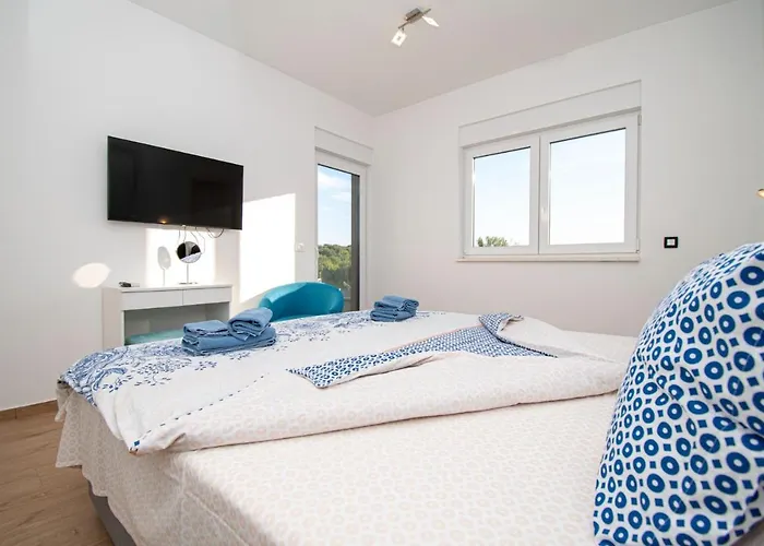 Elite 1 & 2 With Two Pools